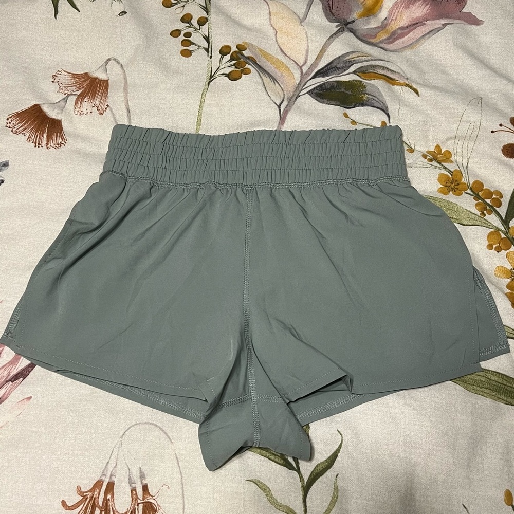 90 Degree By Reflex Lightstreme Love & Flutter Running Short Green Milieu - S